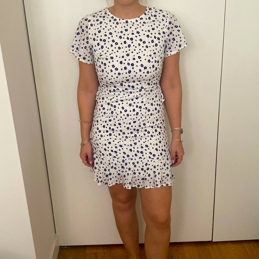 Open back Lulu’s floral short sleeve dress